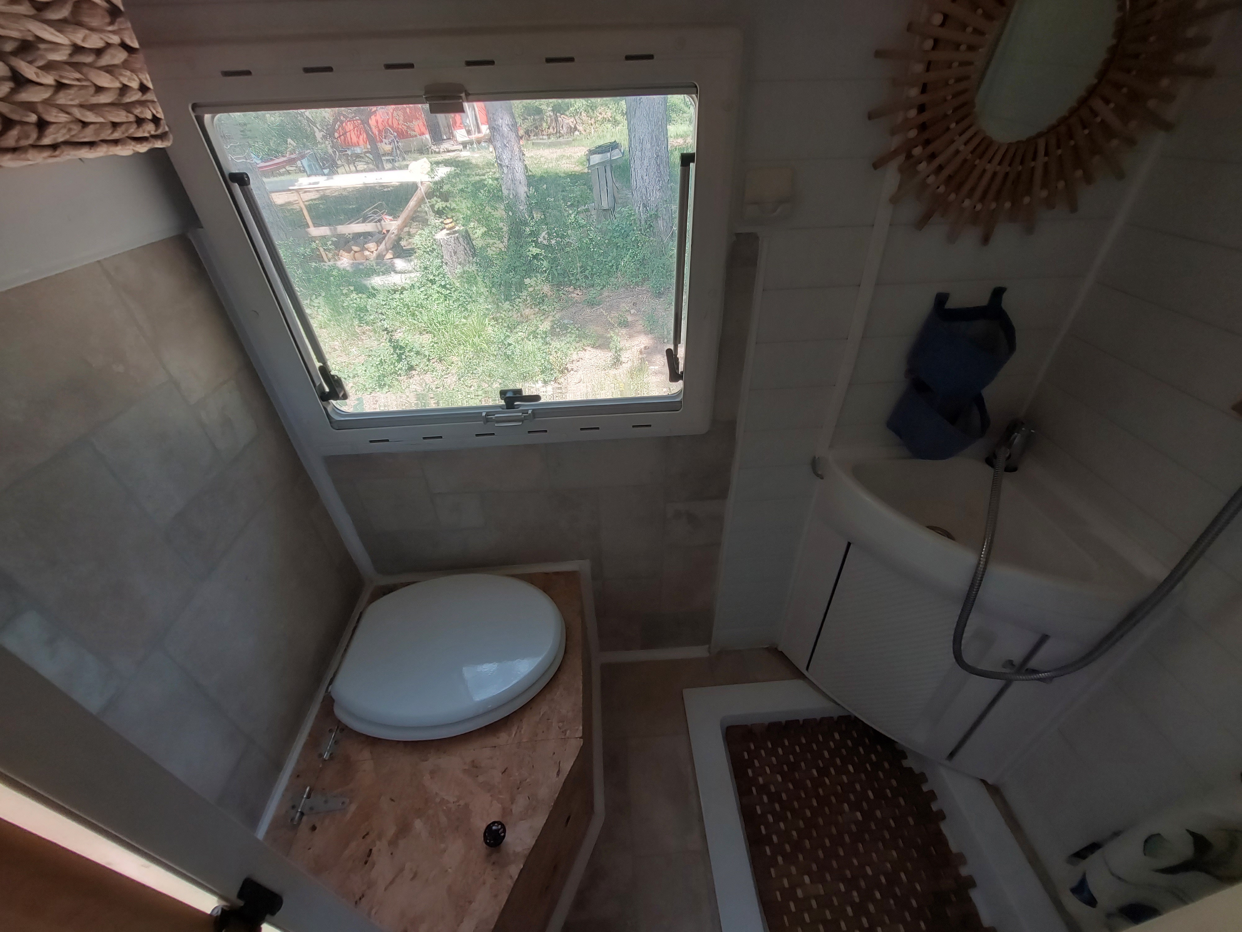 Rénovation complète d'une salle de bain sur un camping-car challenger 172